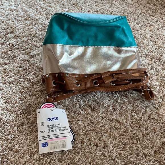 NWT Small Bucket Crossbody Bag - Picture 3 of 6